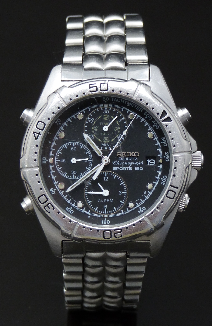 Two Seiko gentleman's wristwatches comprising Sports 150 chronograph ref. 7T42-6A00 with black dial, - Image 3 of 3