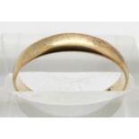 An 18ct gold wedding band/ring, Birmingham 1919, 1.9g, size N