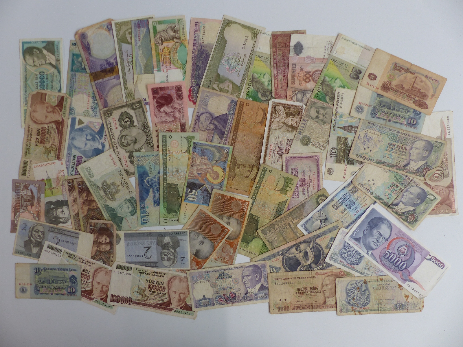 Collection of over 150 used world banknotes - Image 3 of 4