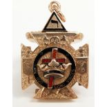 A 9ct gold Knights Templar pendant/ fob 'In Hoc Signo Vinces' (in this sign thou shalt conquer)