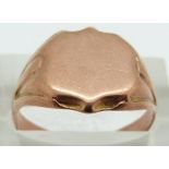 A 9ct rose gold signet ring, Chester 1917, 3g, size N
