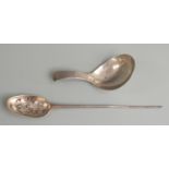 Georgian hallmarked silver mote spoon marked with lion passant and makers mark FC, length 14.5cm