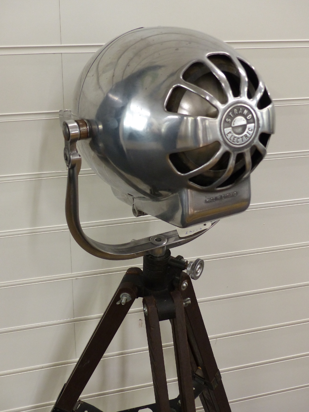 Vintage polished Strand Electric aluminuim theatre or similar lamp on tripod, H120cm - Image 3 of 4