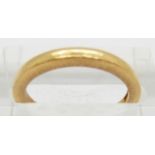 A 22 ct gold wedding band/ ring, 4.2g, size I