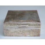 Edward VII hallmarked silver cigarette box, London 1908 maker's mark rubbed, with 8.5cm