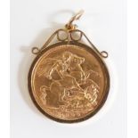 1900 gold full sovereign in 9ct gold pendant mount, 9.77g