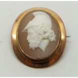 A 9ct gold brooch set with a cameo, 2.4 x 2cm