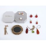 A Victorian brooch, agate earrings etc