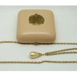 A 9ct gold necklace set with a faux pearl, 5.9g, 27cm drop.