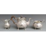 Goldsmiths & Silversmiths Company Ltd Edward VII hallmarked silver three piece teaset with
