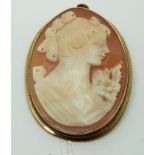 A 9ct gold pendant/brooch set with a cameo, 4 x 3.5cm