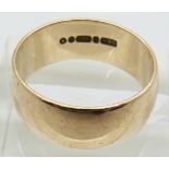 A 9ct gold wedding band/ring, 4.2g, size M