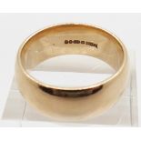 A 9ct gold wedding band/ ring, 11.2g, size R