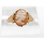 A 9ct gold ring set with a cameo, 1.4g, size O