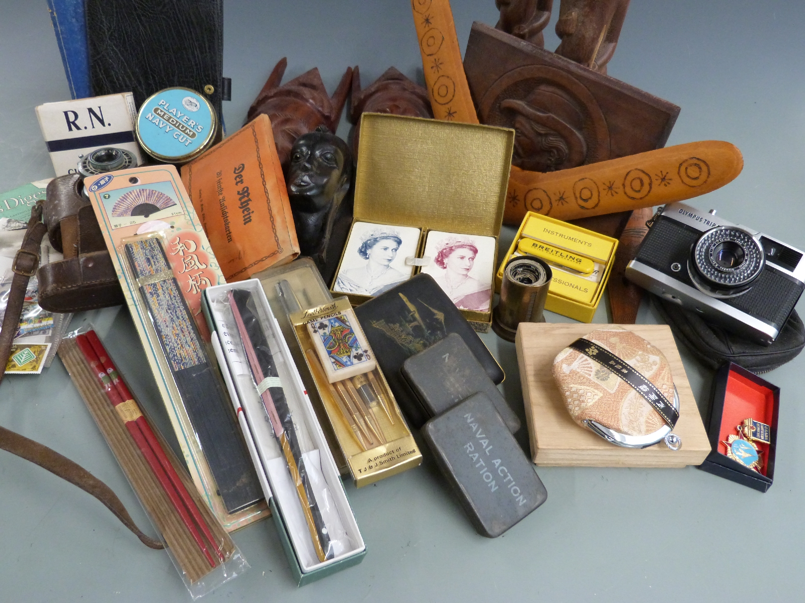 Collection of items to include Retix camera, Parker pen and playing cards etc - Image 3 of 3