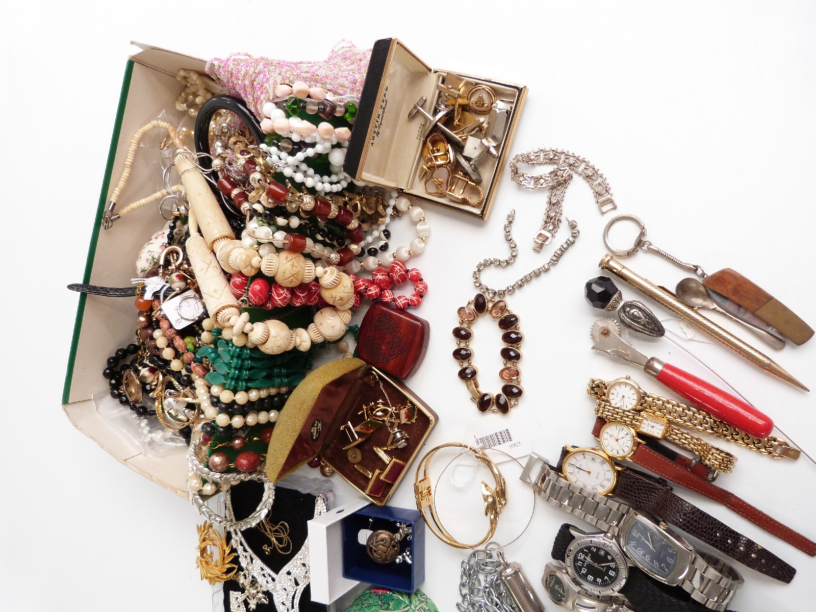 A collection of costume jewellery including brooches, watches, Sekonda watch, Miracle cufflinks, - Image 3 of 3