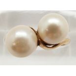 A 9ct gold ring set with two pearls, 4.2g, size N