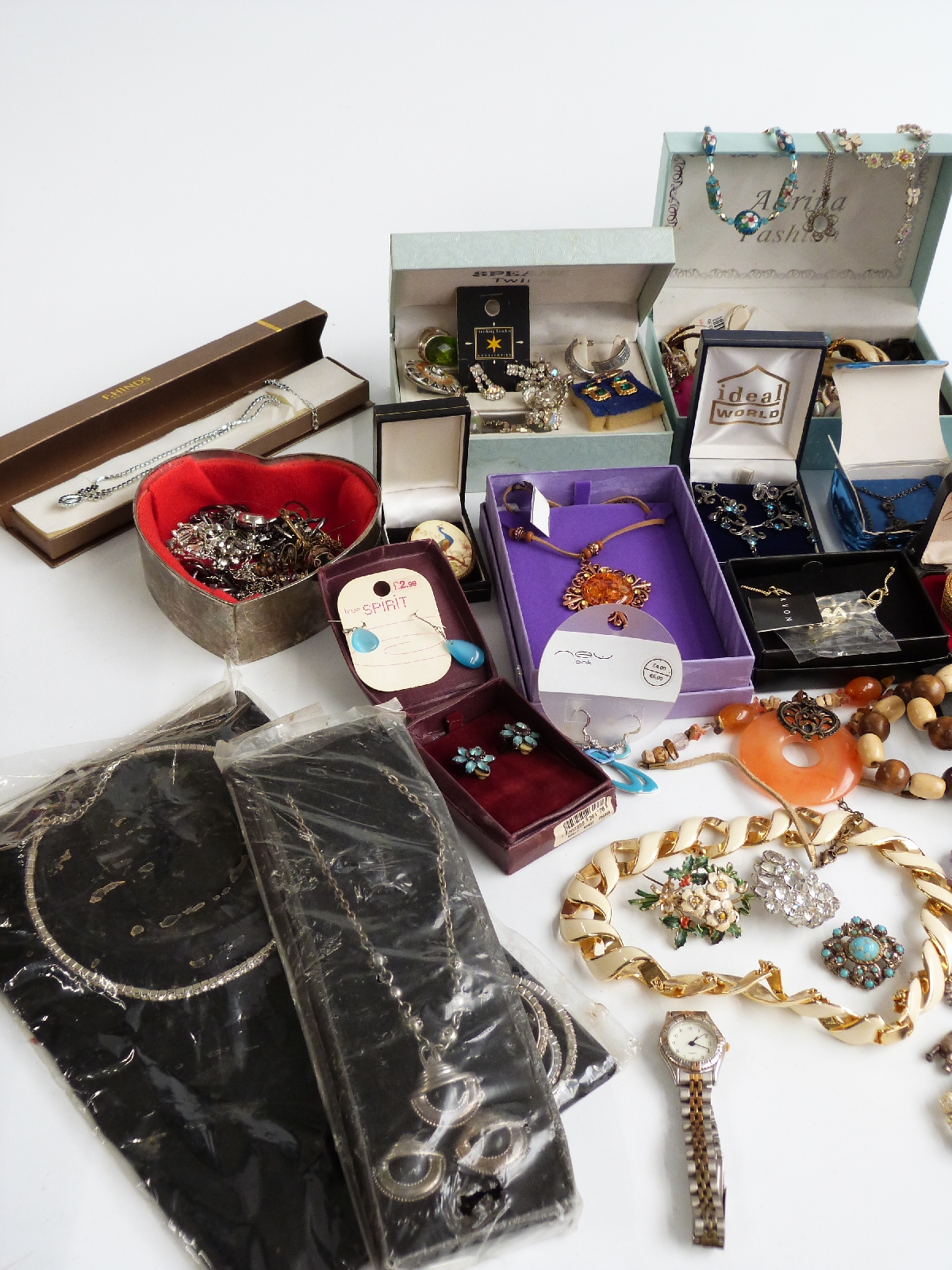A collection of jewellery including silver charm bracelet, brooches, etc - Image 3 of 3