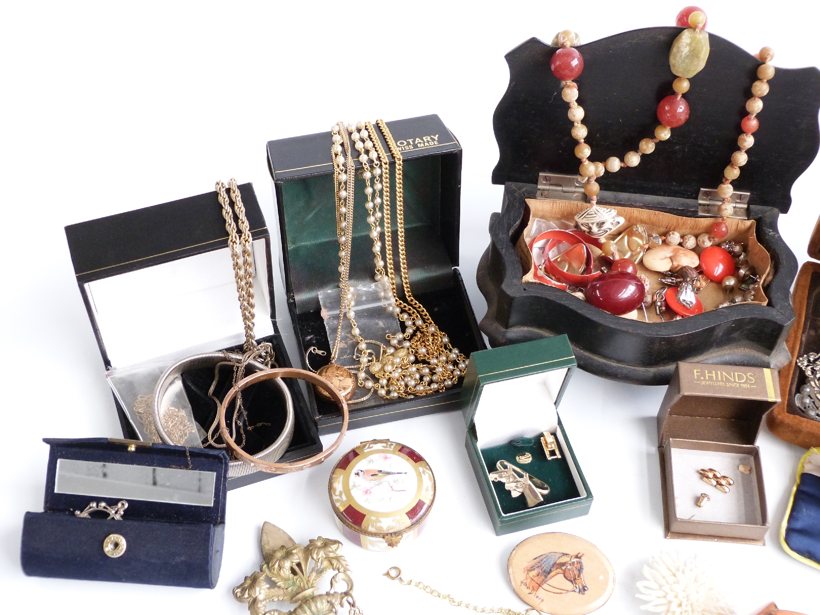 A collection of costume jewellery including brooches, beads, earrings, chatelaine, agate necklace, - Image 2 of 4