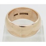 A large 9ct gold wedding band/ ring, 15.6g, size T