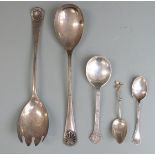 Pair of hallmarked silver salad servers, Birmingham 1931 length 20.5cm and two further hallmarked