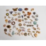 A collection of brooches including vintage, enamel, marcasite, large agate example, Exquisite, etc