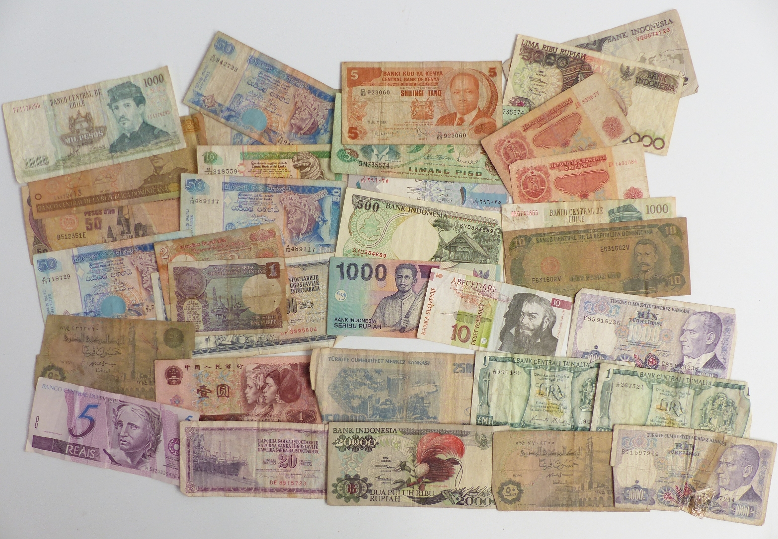 Collection of over 150 used world banknotes - Image 4 of 4