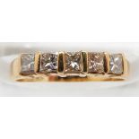 An 18ct gold ring set with five princess cut diamonds, 2.3g, size H