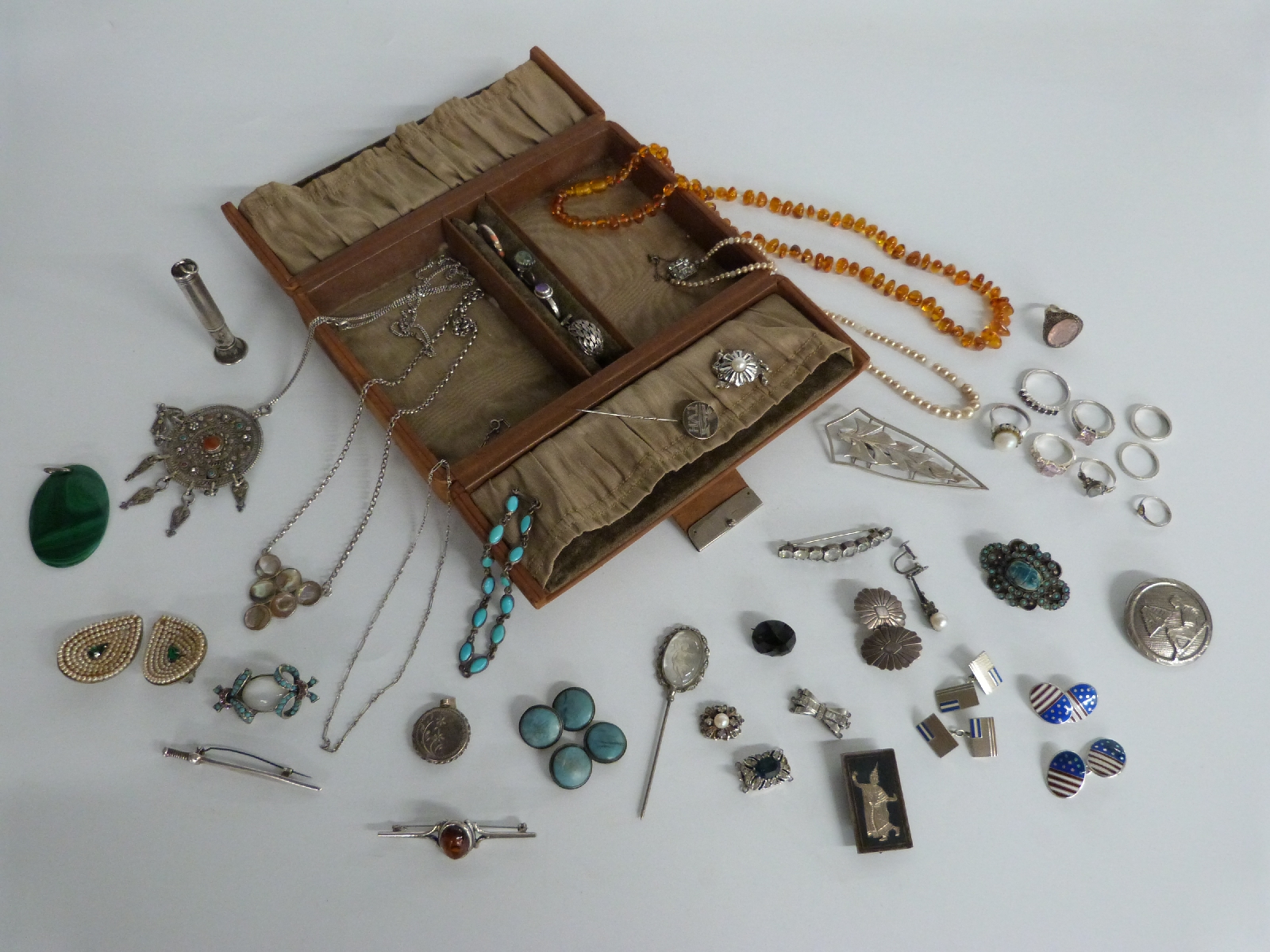 A collection of silver jewellery including rings, foliate brooch, clasps, hallmarked silver cigar