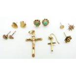 A 9ct gold crucifix, 9ct gold earrings etc (3.5g)