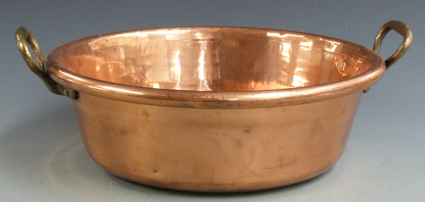 19thC twin handled copper jam pan, width 48cm