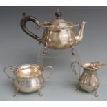 George V hallmarked silver three piece teaset with shaped rim raised on pad feet, Sheffield 1917