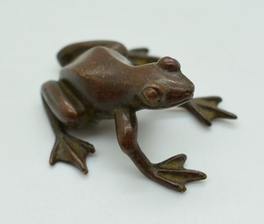 Japanese bronze frog, 4.5cm long - Image 3 of 3