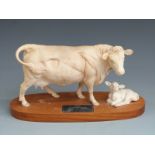 Beswick Charolais and Calf from the Connoisseur Collection, H18cm