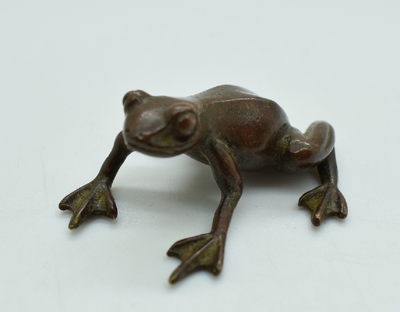Japanese bronze frog, 4.5cm long