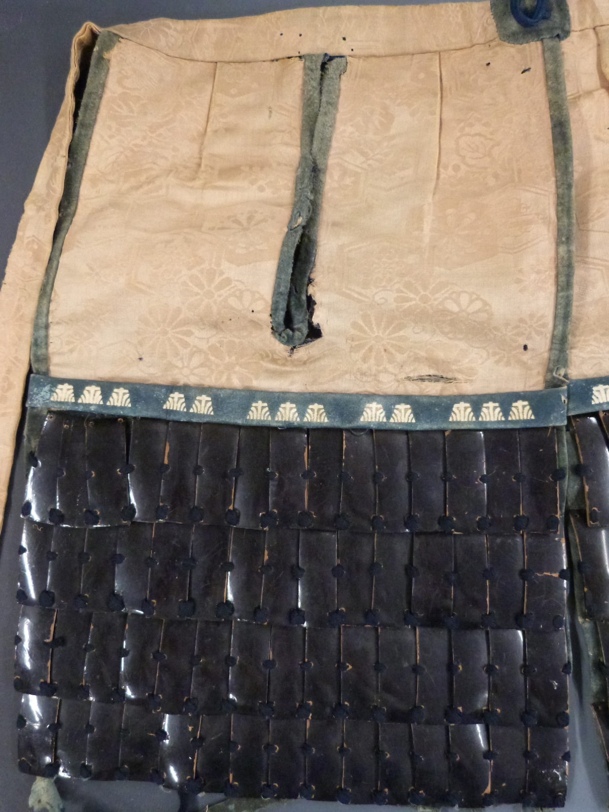 Japanese Edo period haidate yoroi (thigh armour) of lacquered leather construction with silk lining, - Image 2 of 3