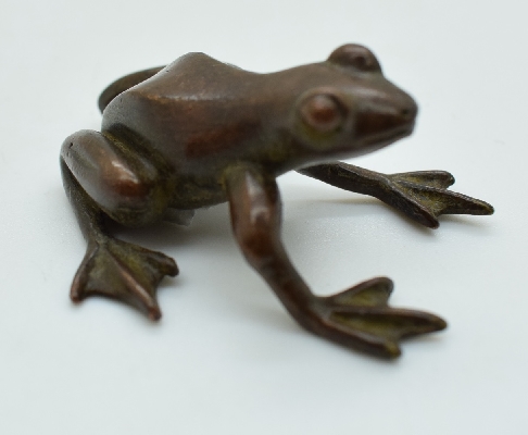 Japanese bronze frog, 4.5cm long - Image 2 of 3