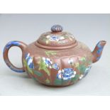 Chinese Yixing teapot with enamelled decoration H8.5cm