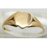 A 9ct gold heart signet ring, size O, 1.15g.