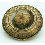 Victorian Etruscan Revival brooch with wirework and sphere design verso glass compartment, 3.3cm