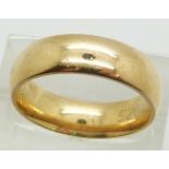 A 9ct gold wedding band, 6g, size P