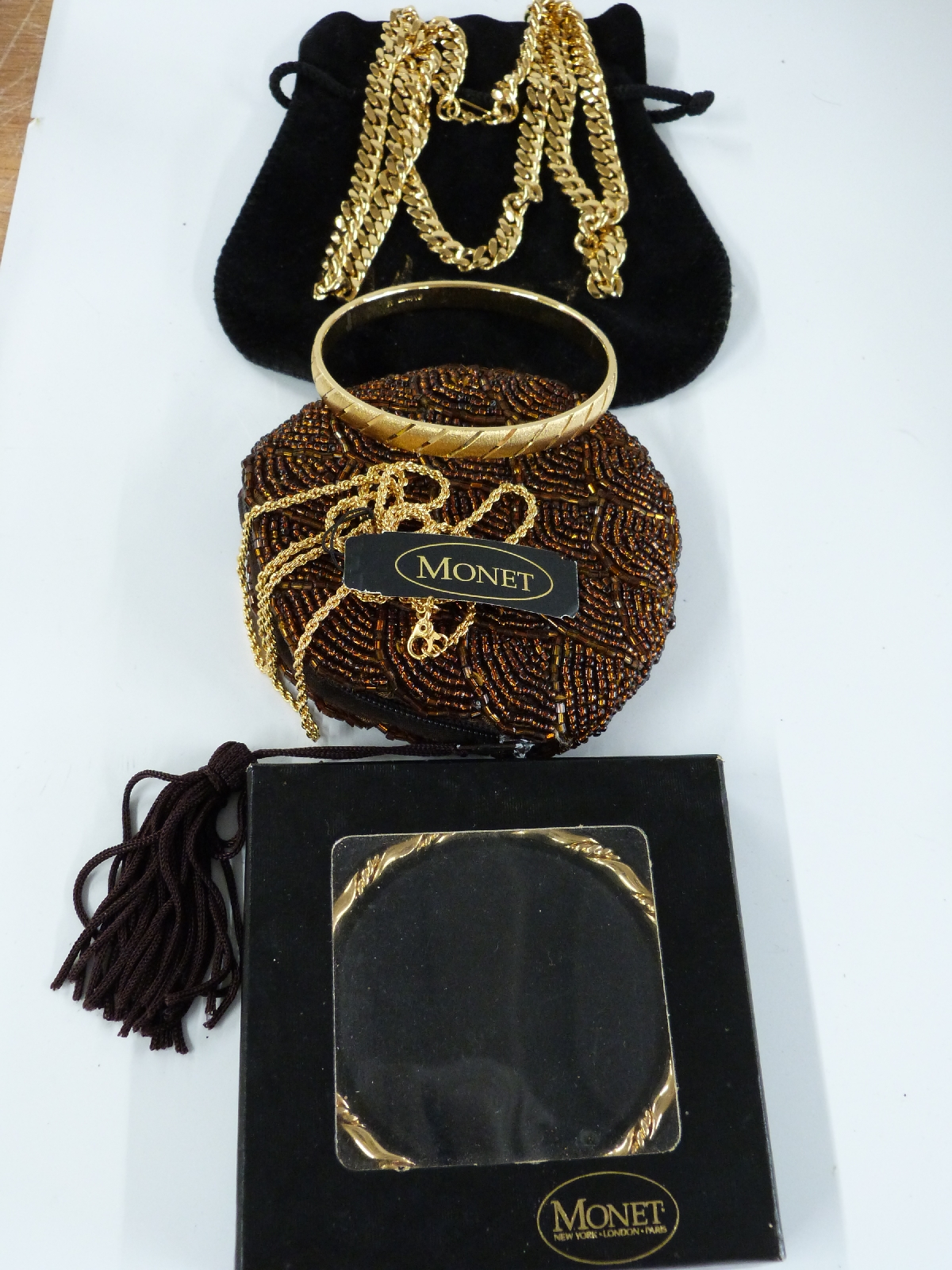 A collection of costume jewellery including Monet, Napier, Stratton compacts, brooches, necklaces, - Image 2 of 5