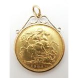 A 1900 gold full sovereign in a 9ct gold pendant mount, 8.2g