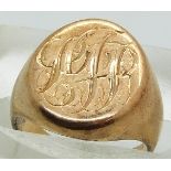 A 9ct gold signet ring, size D, 4.2g.