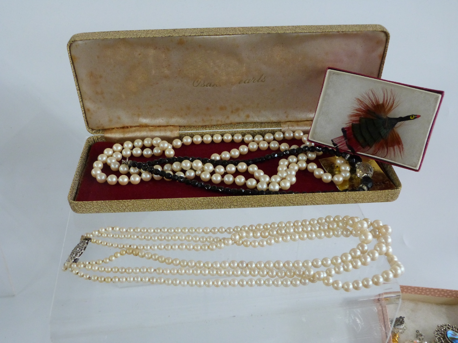 A collection of costume jewellery including Monet, Napier, Stratton compacts, brooches, necklaces, - Image 4 of 5