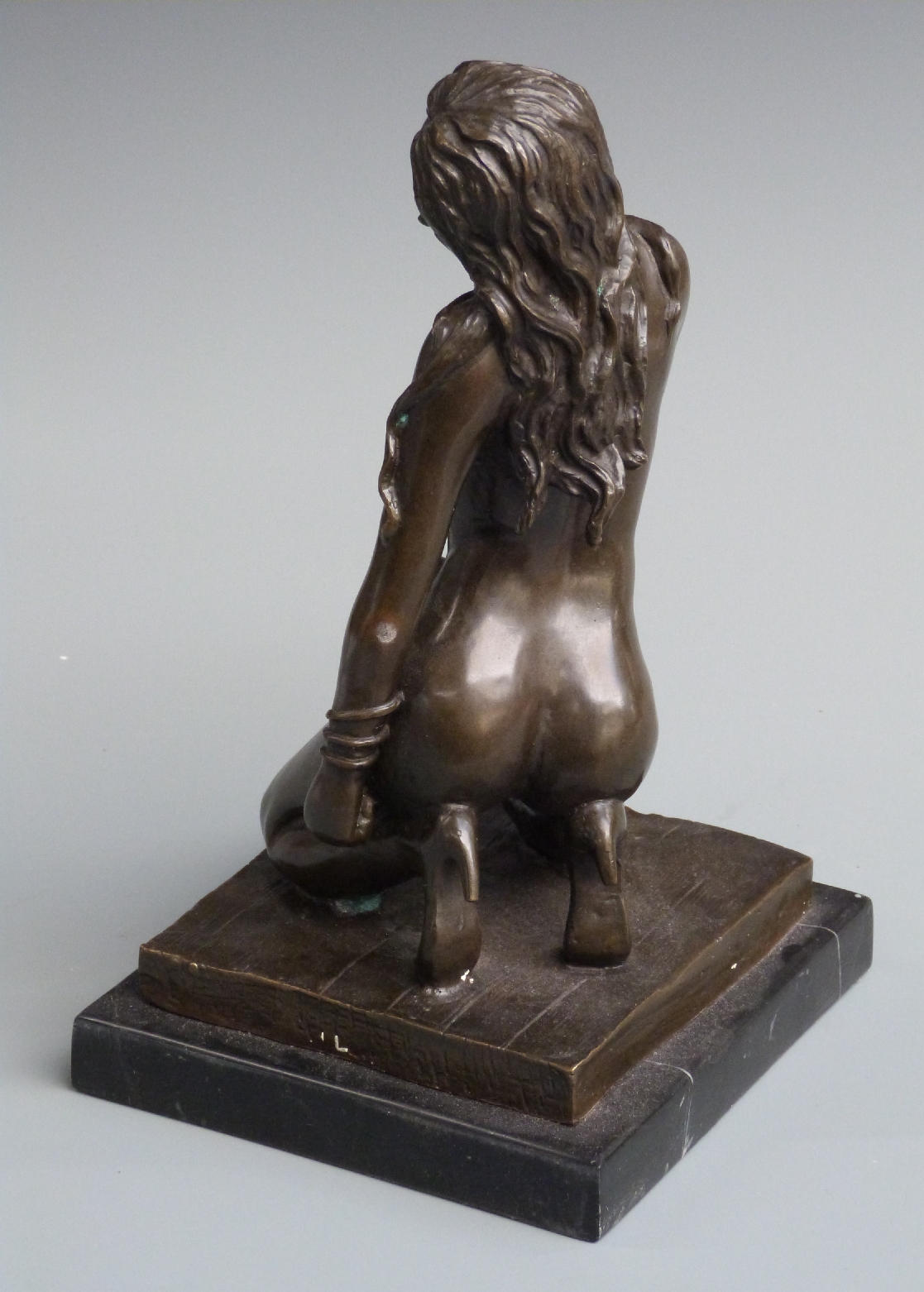 A bronze model of a nude lady kneeling, set on marble plinth, approximately 32cm tall - Image 3 of 3