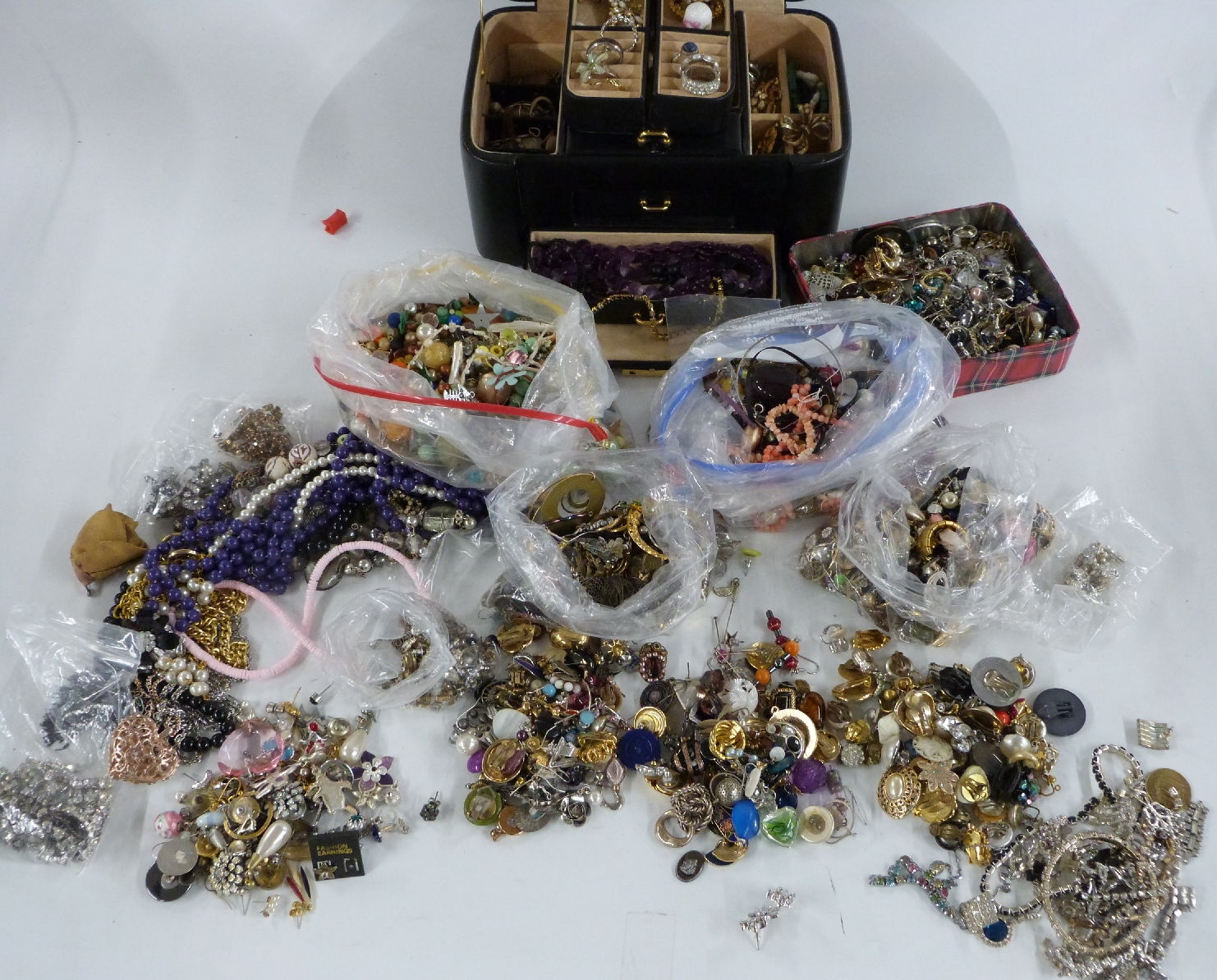 A collection of costume jewellery including beads, brooches, paste necklaces, WBS necklace etc - Image 5 of 5