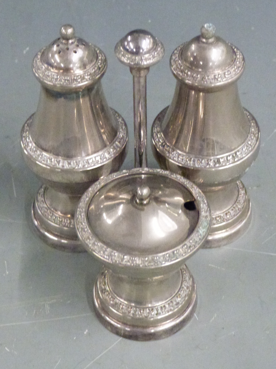 Silver plated ware to include a food warmer with revolving lid, egg coddler, swing basket, - Image 6 of 8