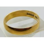 A 22ct gold wedding band/ ring, size U, 4.4g.