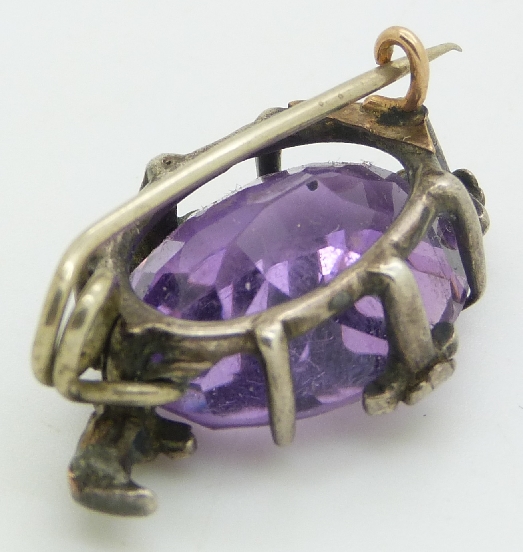 A silver brooch set with an oval cut amethyst and seed pearls, 3 x 2.2cm - Image 2 of 2